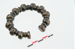 Foto von Bronzeknotenarmreif (NHMW-PRAE-025091)